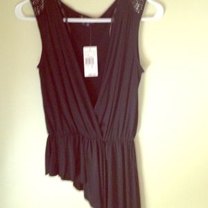 **SALE-XOXO-BRAND NEW gorgeous black top